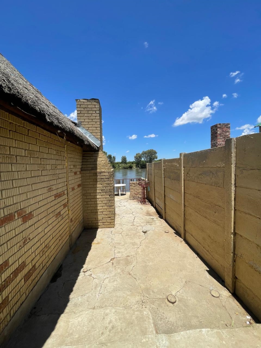 4 Bedroom Property for Sale in Bloemhof North West